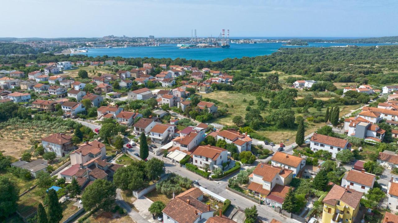 Apartments E&M Pula Exterior photo