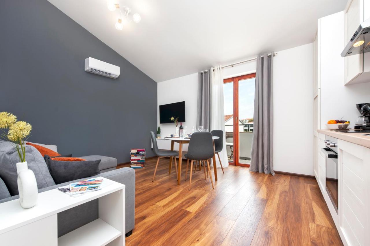 Apartments E&M Pula Exterior photo